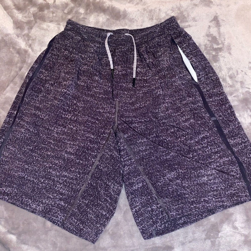 Mens lululemon shorts comparable to size medium